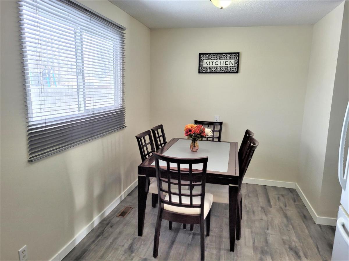 Cozy 4 Bedroom Townhouse - Peaceful Feel Of Home Γουίνιπεγκ Εξωτερικό φωτογραφία